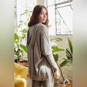 Free people fp movement Relaxed V-Neck Long Sleeve Top hoodie small soul circle